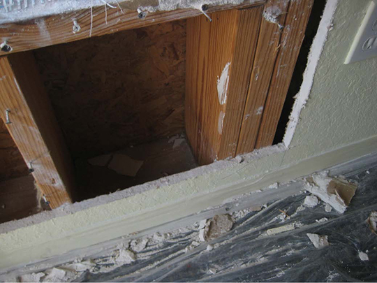 Fig. 3 - Pruebas destructivas realizadas en la cara interior de la pared