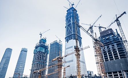 Riesgos potenciales en los sectores de la construcción, seguros y cadena de suministro